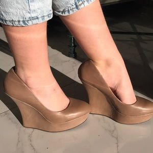 L.A.M.B luxurious taupe size 10 beautiful New platform high heel pumps
